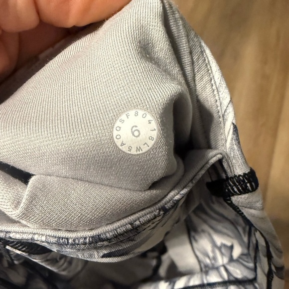 Lululemon Train Times 7/8 Pant *25" Light Garden White Black / Black size 6 - Picture 5 of 8